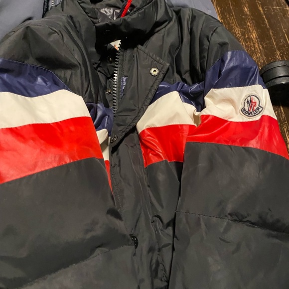 Lot of 9 Designer Clothing Items - Patagonia, Gucci, Moncler, ETC - Picture 6 of 10